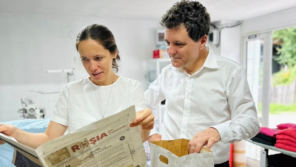 Nic Usor Dan si familia la atelierul de lana merinos