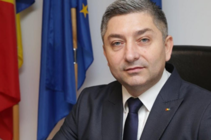 Seful consiliului judetean protesteaza impotriva propriei persoane