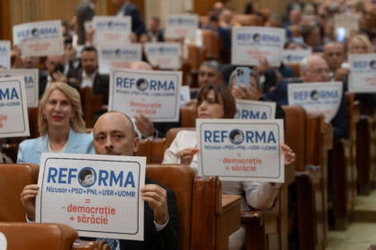 AUR a depus patru motiuni de cenzura