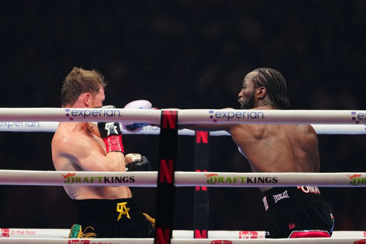 Crawford l a invins pe Alvarez si e campion mondial