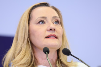 Elena Lasconi il critica pe premierul Ilie Bolojan