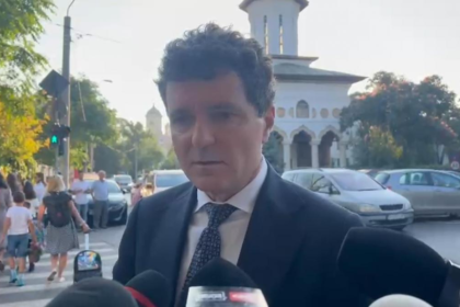 Nicusar Dan a dus fetita la scoala