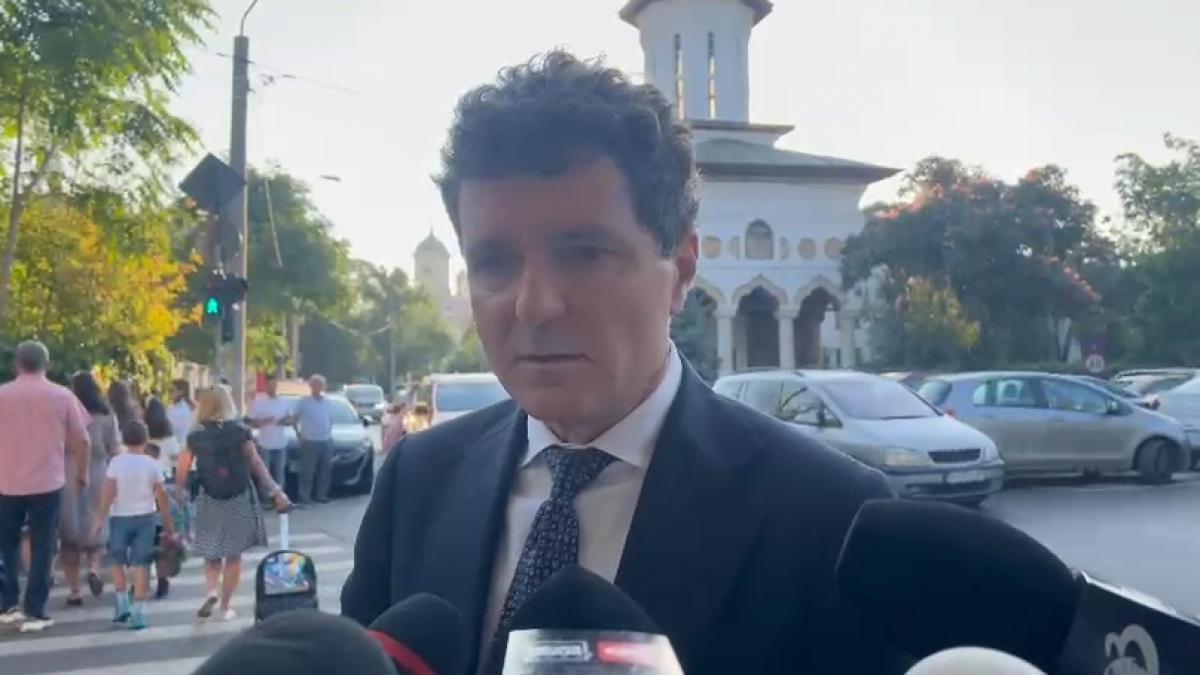 Nicusar Dan a dus fetita la scoala