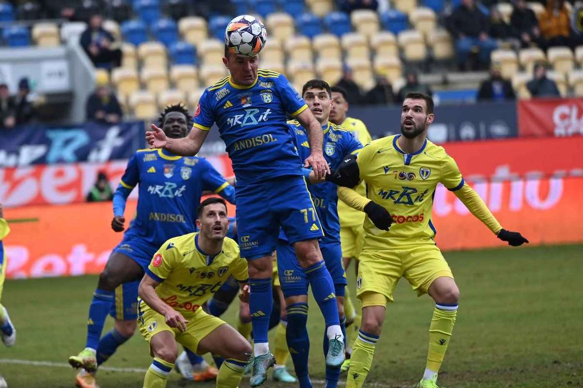 Petrolul se lupta la Slobozia pentru a iesi din subsol Unirea vrea sa ramana in play off