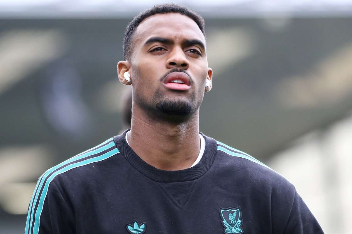 surpriza la liverpool isak lipseste din lot cu burnley