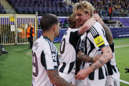 Anthony Gordon a marcat doua penalty uri Newcastle a castigat