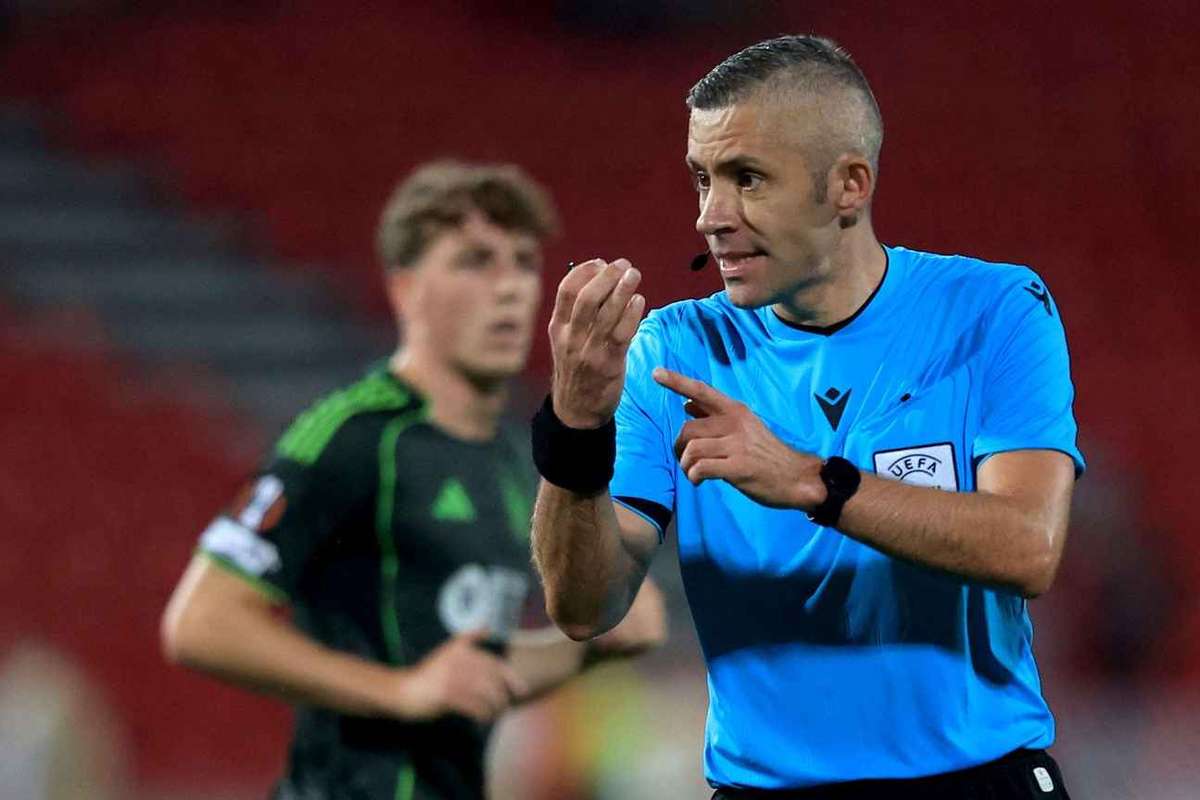 Arbitrul Radu Petrescu la meciul cu Nottingham Forest