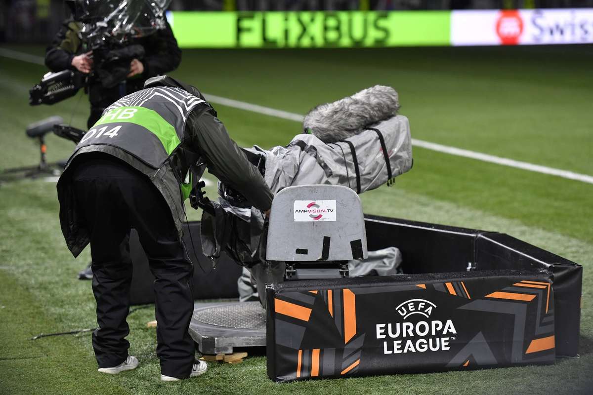 Cine difuzeaza meciurile FCSB la televizor