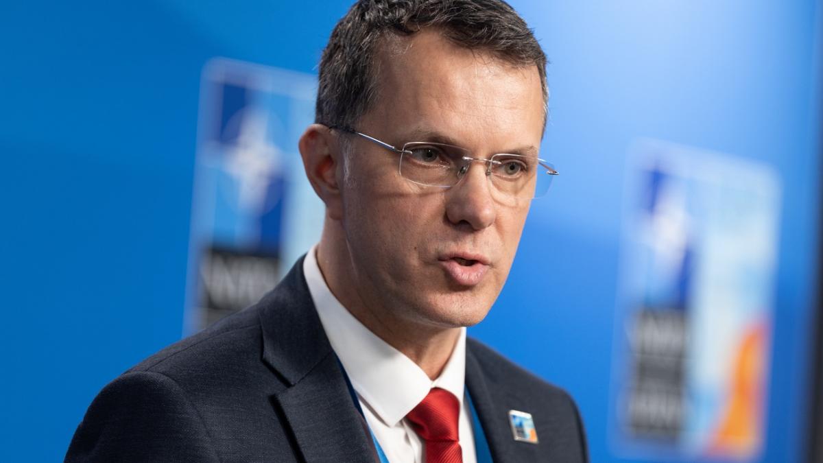 Ionut Mosteanu Liceele romanesti din Ucraina raman deschise