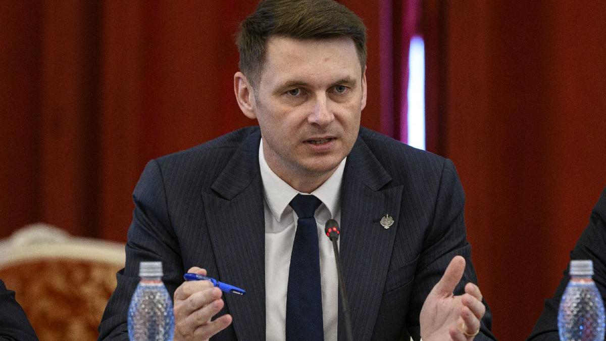 Mircea Abrudean comenteaza scandalul Duster Absurd sa ceri demisia unui economist