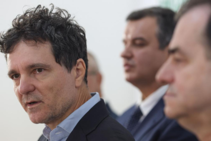 Surse Nicusor Dan recruta noi membri in echipa