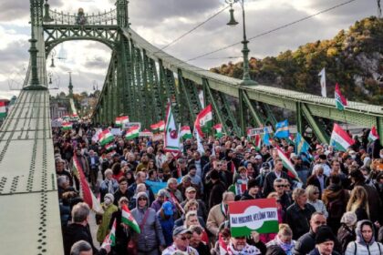 Zeci de mii de oameni asteptati la mitinguri in Budapesta