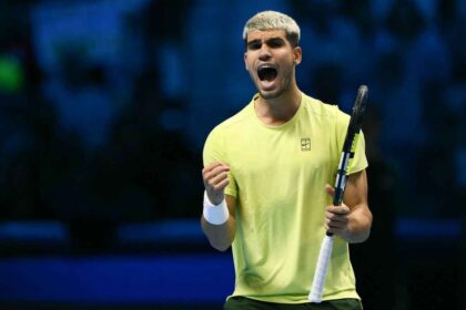 Alcaraz pierde primul set revine si avanseaza in semifinale