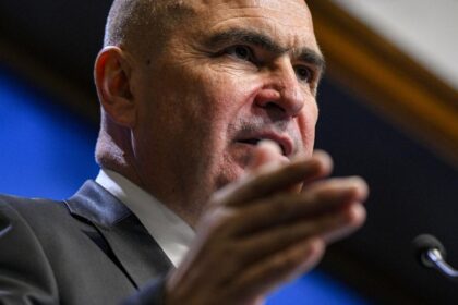 Bolojan doreste eliminarea locuintelor de serviciu pentru pensionari