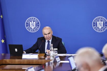 Bolojan isi contrazice ministrul Cumulul pensiei cu salariul interzis speciali
