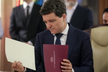 CCR ii da dreptate lui Nicusor Dan legia e neconstitutionala