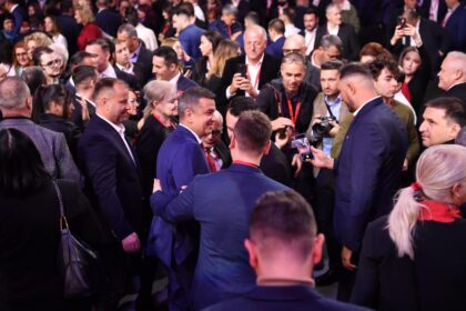 Ce nu s a vazut la Congresul PSD unghii colorate si tinute elegante