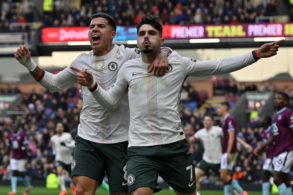 Chelsea invinge Burnley si urca pe locul 2