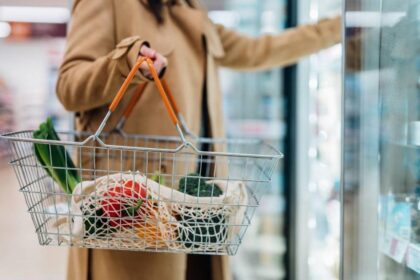 Comerciantii care nu schimba produsele defecte amendati