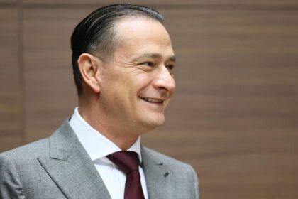 Daniel Baluta propune referendum pentru contracandidati cu sprijinul fiicei sale