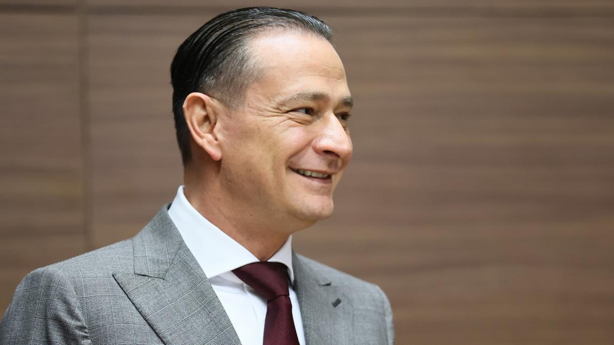 Daniel Baluta propune referendum pentru contracandidati cu sprijinul fiicei sale