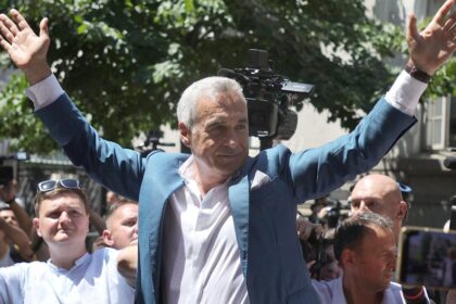 Delirul lui Calin Georgescu Semnez pacea cu Trump si Putin