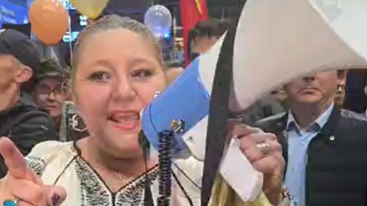 Diana Sosoaca a sarbatorit cu artificii jandarmii intervenind