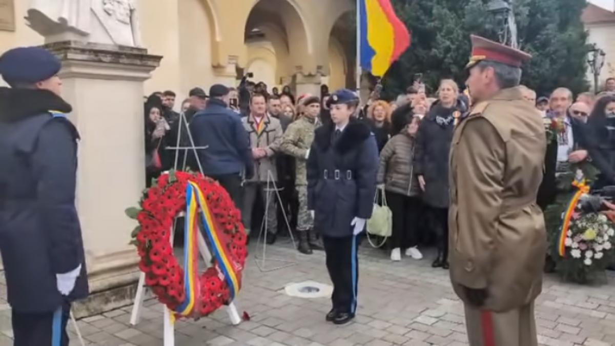 Huiduieli la Alba Iulia in timpul ceremoniei nationale 1