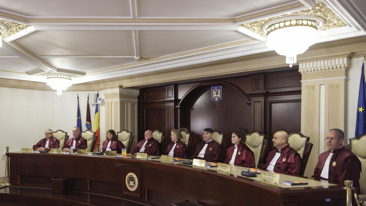 Judecatorii CCR pot pierde pensia