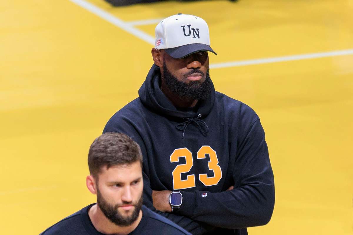 LeBron James s a ntors la antrenamentele Lakers