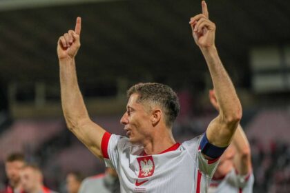 Lewandowski se intoarce si egaleaza recordul lui Messi