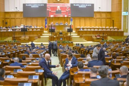 Membrii Consiliului SRTv validati in scandal parlamentar