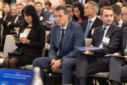 Mosteanu publica diploma universitatea contesta statutul sau