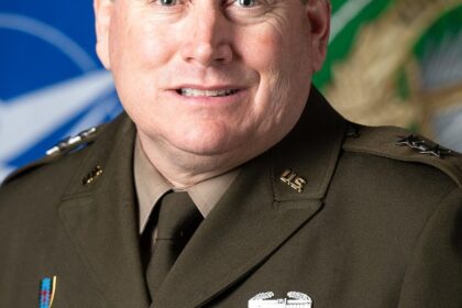 Nicusor Dan a decorat un general american