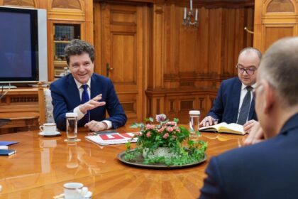 Nicusor Dan discutii cu Enrico Letta Sa avem locuri de munca bine platite