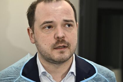 Rogobete Reactia la conferinta conspiratoinistilor