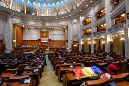 Senatorul chiulangiu anchetat pentru furtisag de rucsac
