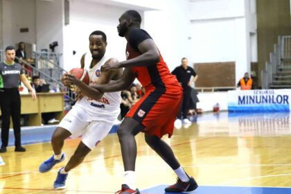 Steaua a castigat derby ul cu Dinamo la baschet
