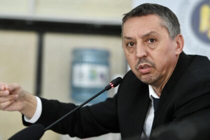 Un proiect al Ministerului Educatiei cu trei greseli
