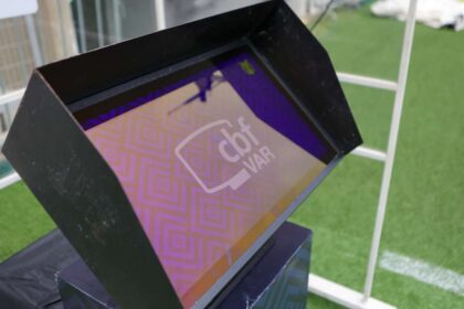 VAR le uureaz viaa arbitrilor din Brazilia