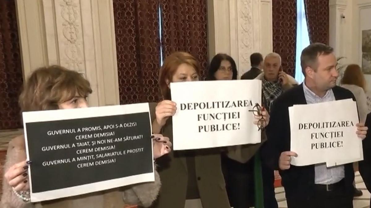 Angajatii Guvernului amenia cu blocarea sedinelor
