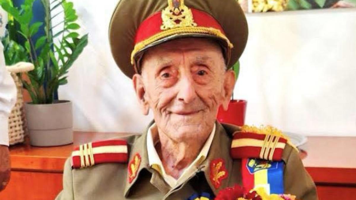 Nic Sor Dan a decorat veteranul Ion Vasile Banu