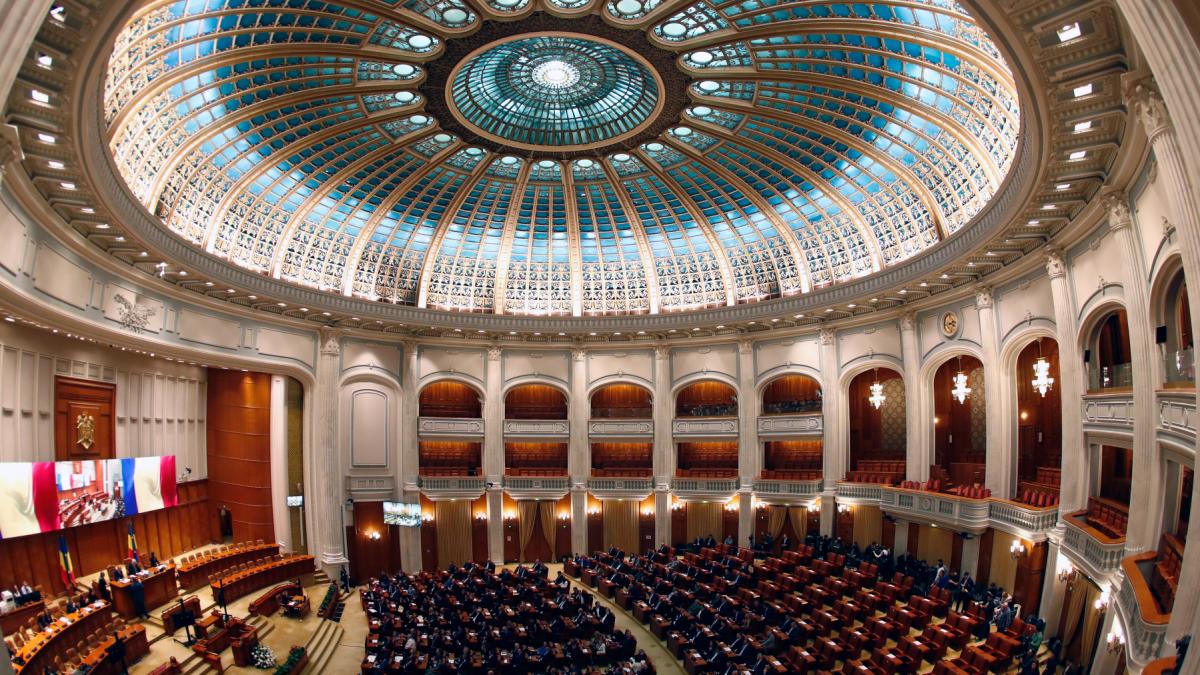 Sedin solemn n Parlament de Ziua National