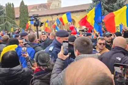 Sustinatorii lui Calin Georgescu s au luptat cu jandarmii