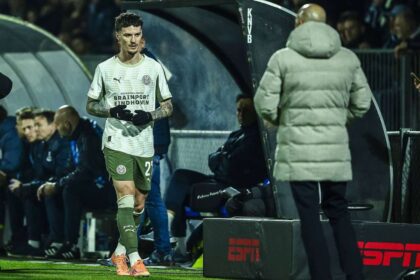 Antrenorul lui PSV explica situatia lui Dennis Man