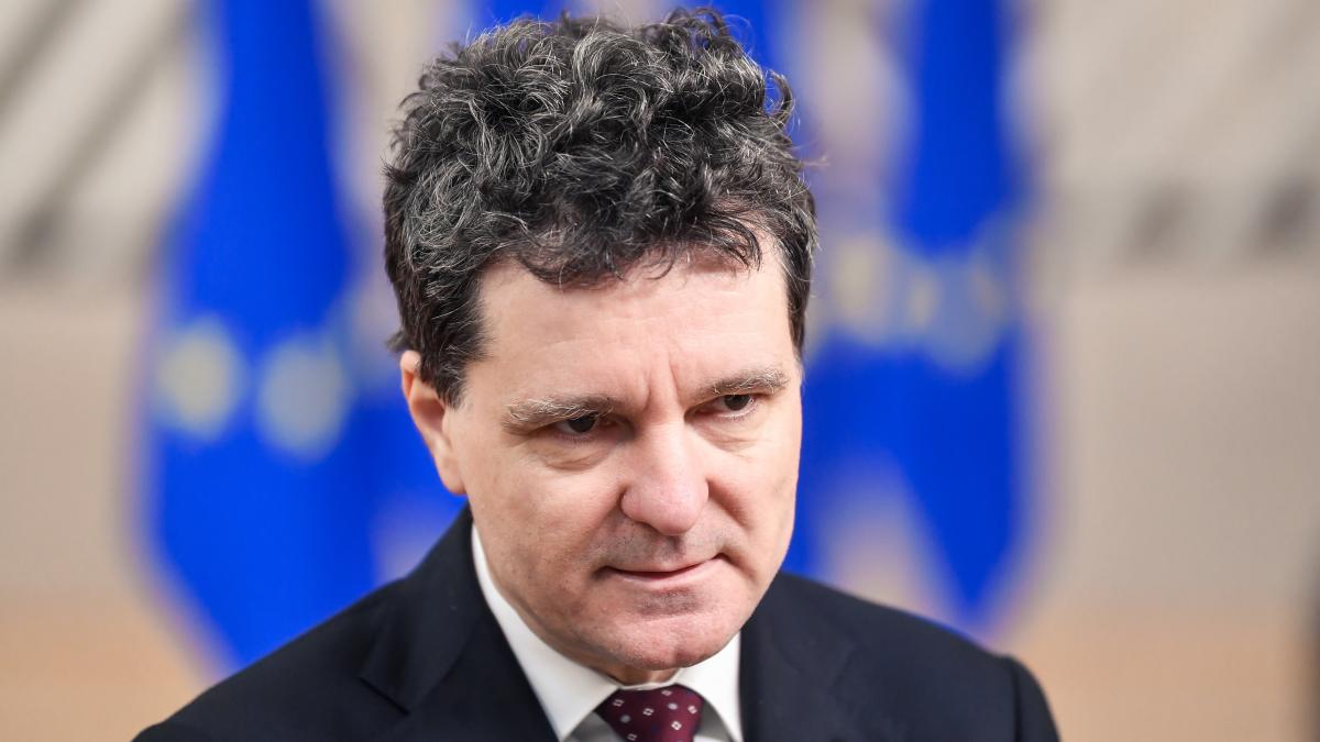 Cat de importanta este absenta lui Nicusor Dan de la Forumul de la Davos Aceasta poveste cu vizitele