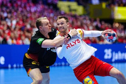 Danemarca se confrunta cu Germania in forma si se califica in semifinale la EURO