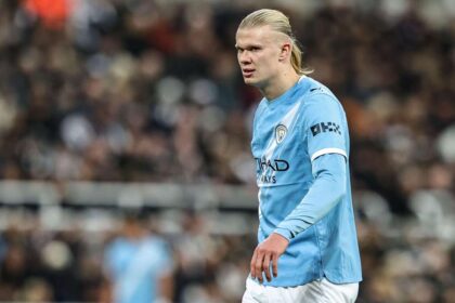 Erling si Alfie Haaland promoveaza o noua initiativa de fotbal pe strada in Norvegia