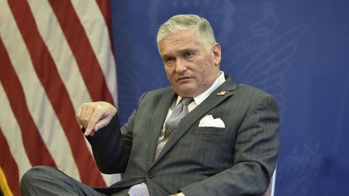 Fost ambasador al SUA Romania a luat decizia corecta neaderand la Consiliul Pacii Rusia reprezinta dusmanul si