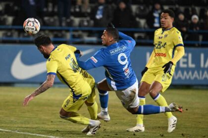 IN DIRECT 14 30 Superliga Petrolul Farul Lupii si Marinarii se infrunta pentru a depasi criza